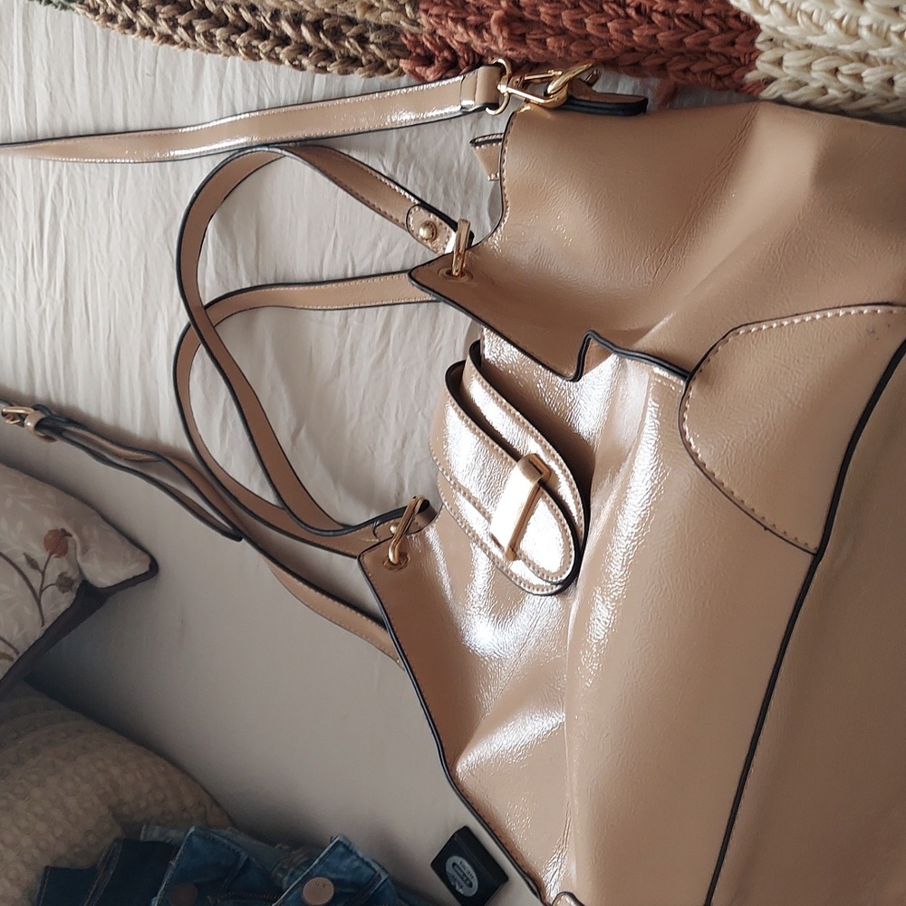 Mia Farrow handbag with shoulder strap.